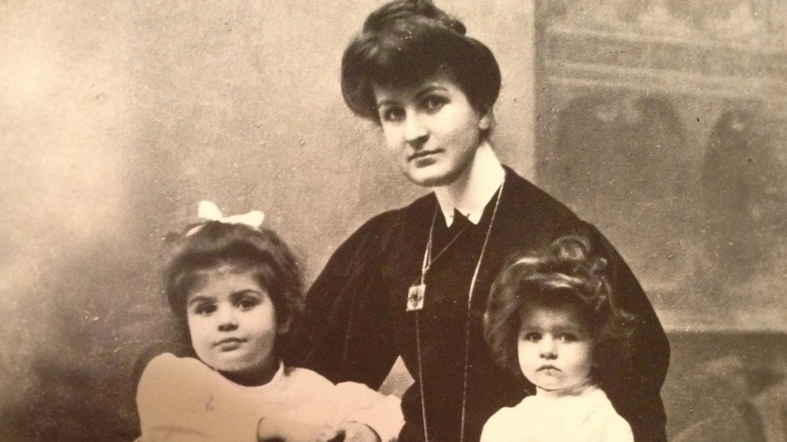 Alma Mahler with daughters Maria and Anna